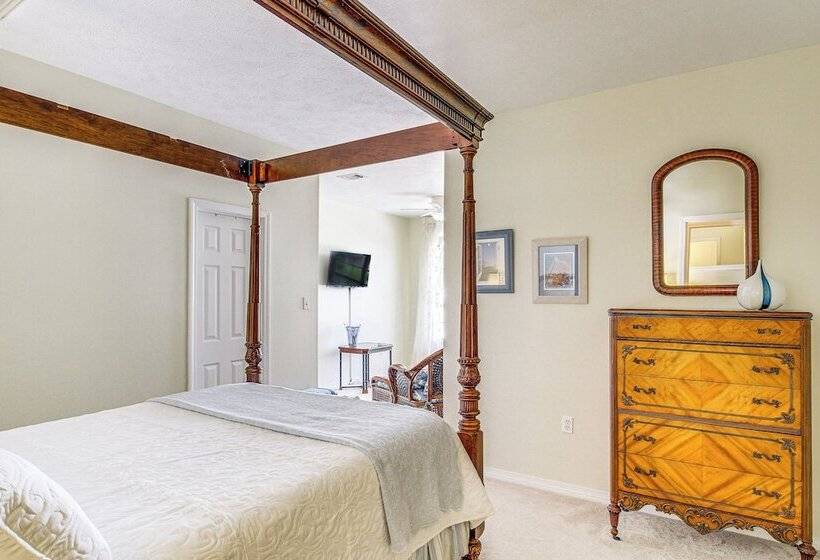 Spacious Bay St Louis Home   1/2 Mi To Old Town!