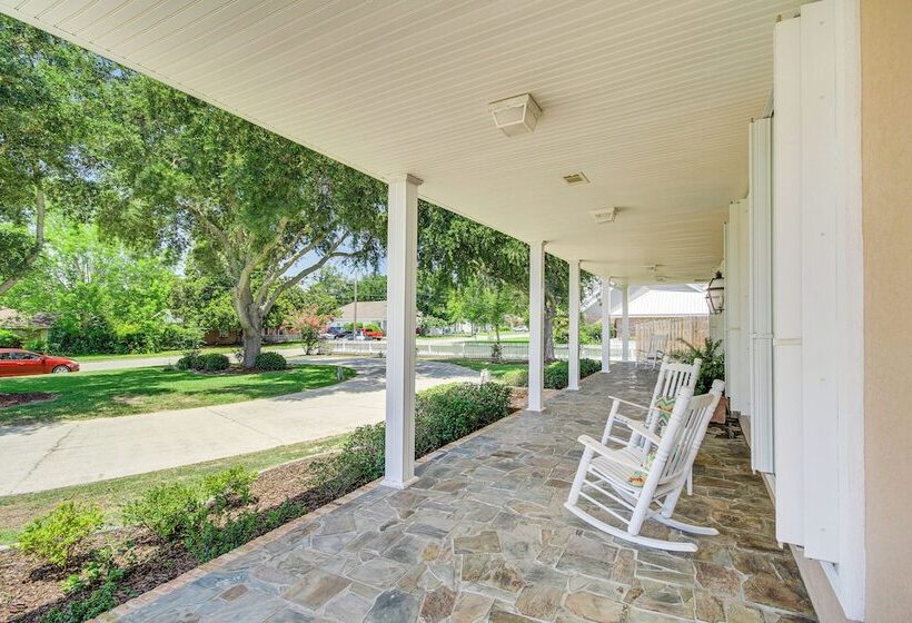 Spacious Bay St Louis Home   1/2 Mi To Old Town!