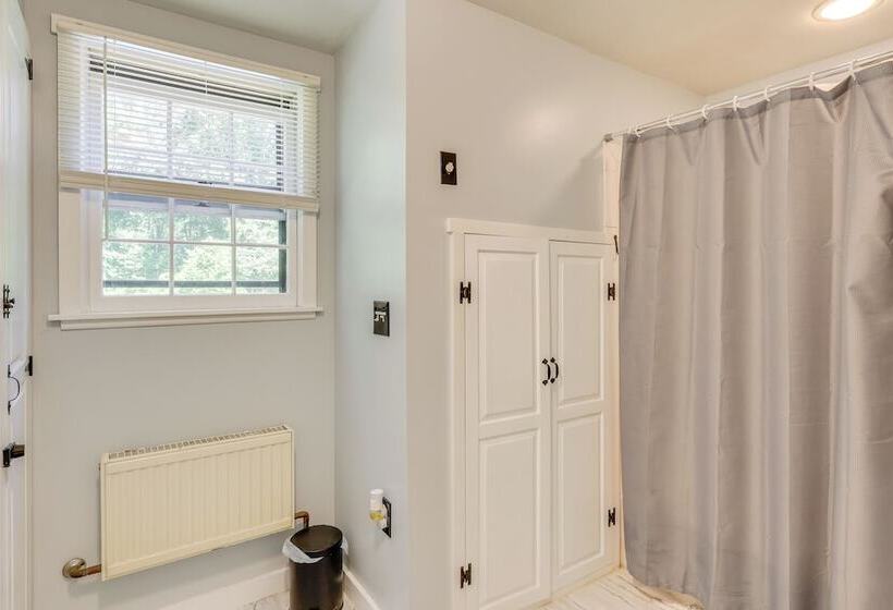 Spacious East Haddam Retreat W/ Private Pool!