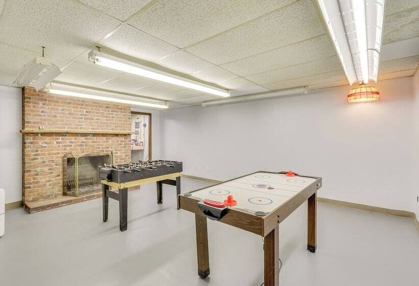 Spacious East Haddam Retreat W/ Private Pool!