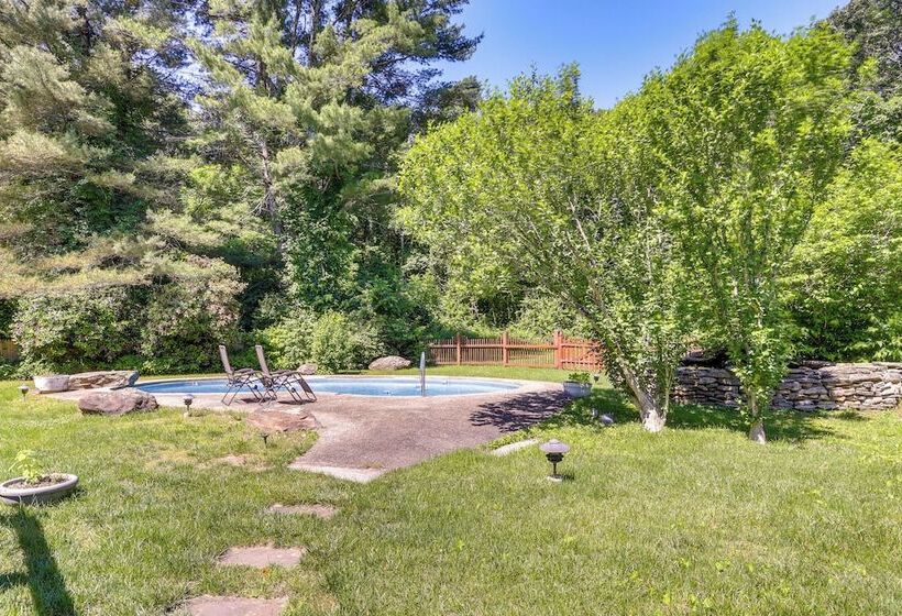 Spacious East Haddam Retreat W/ Private Pool!