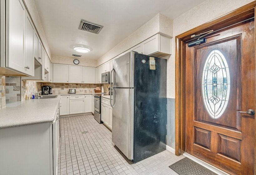 Lanai, Hot Tub & Pool: Haines City Retreat!