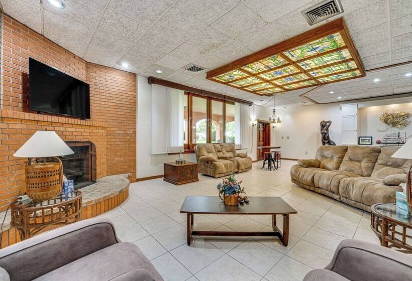 Lanai, Hot Tub & Pool: Haines City Retreat!