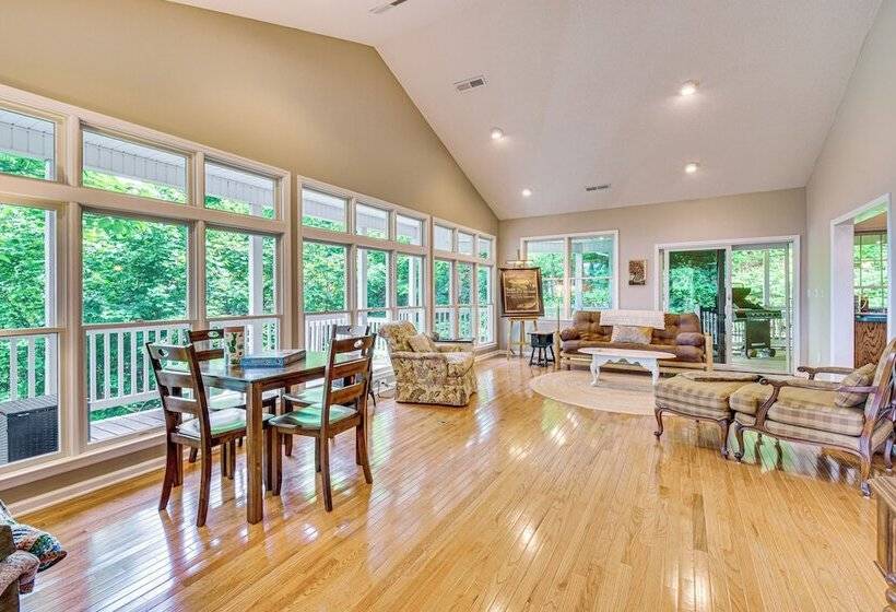 Spacious Home In Hiawassee W/ Mountain Views!