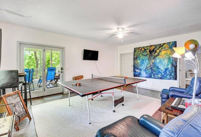 Spacious Home In Hiawassee W/ Mountain Views!