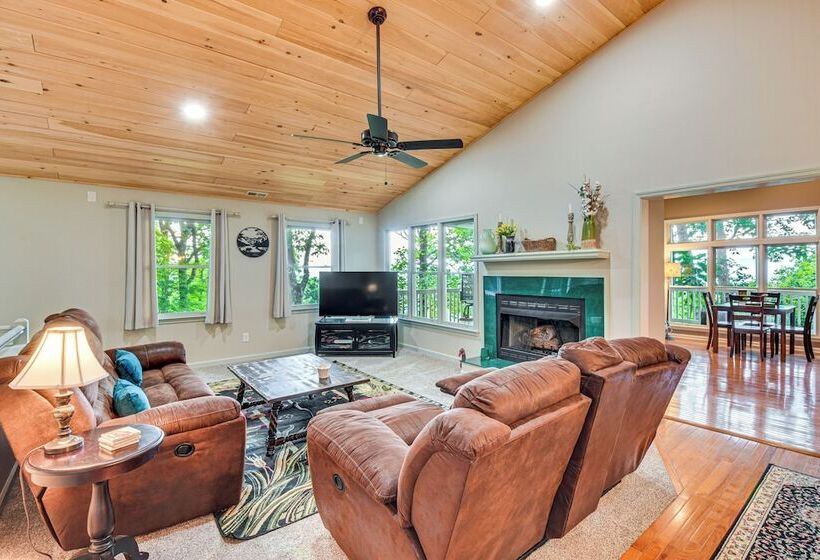 Spacious Home In Hiawassee W/ Mountain Views!