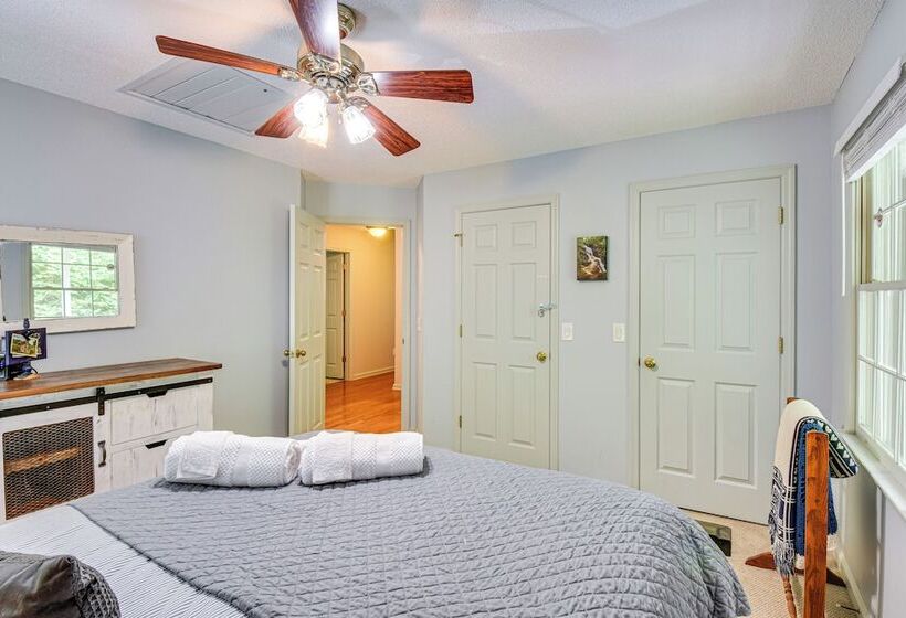 Spacious Home In Hiawassee W/ Mountain Views!