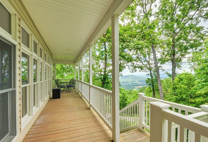 Spacious Home In Hiawassee W/ Mountain Views!