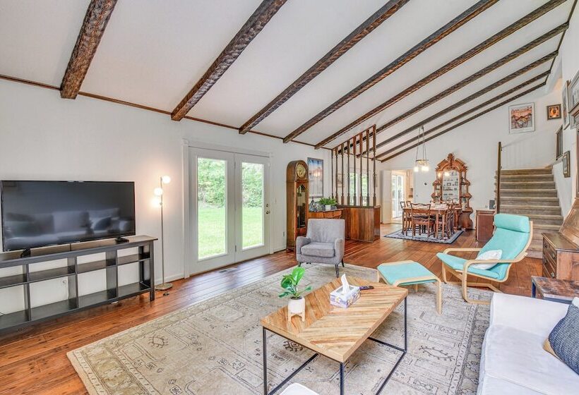 Spacious Home W/ Porch, 4 Mi To Downtown Clemson!