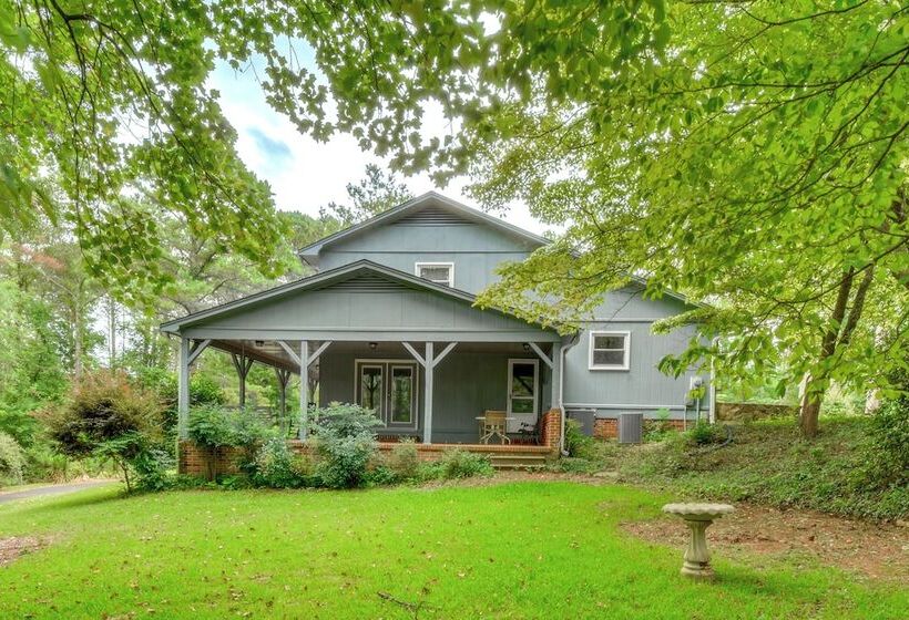 Spacious Home W/ Porch, 4 Mi To Downtown Clemson!
