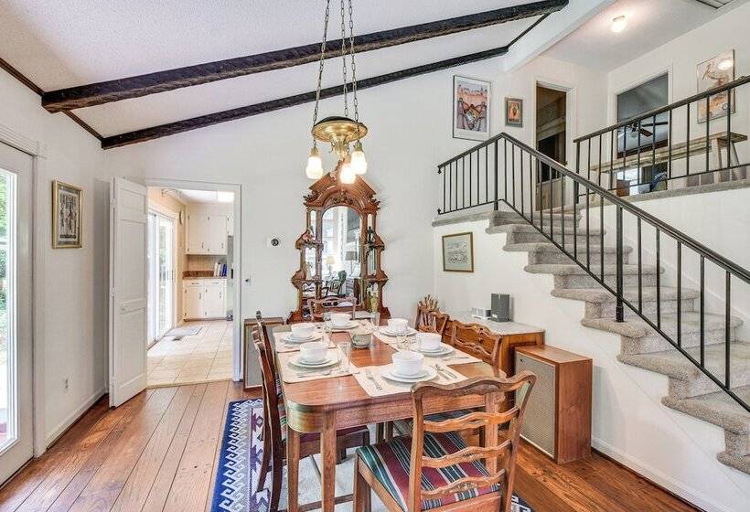 Spacious Home W/ Porch, 4 Mi To Downtown Clemson!