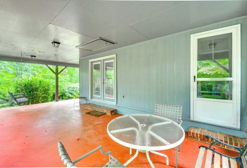 Spacious Home W/ Porch, 4 Mi To Downtown Clemson!