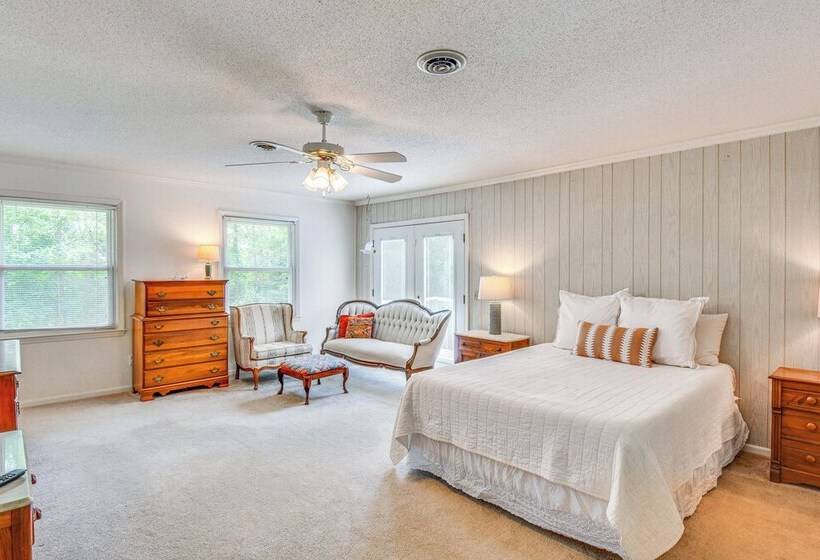 Spacious Home W/ Porch, 4 Mi To Downtown Clemson!