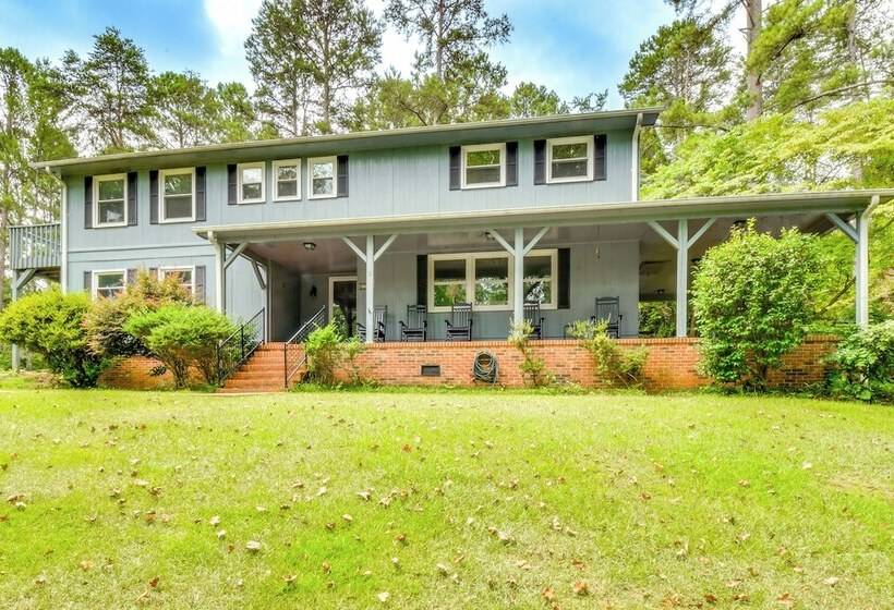 Spacious Home W/ Porch, 4 Mi To Downtown Clemson!