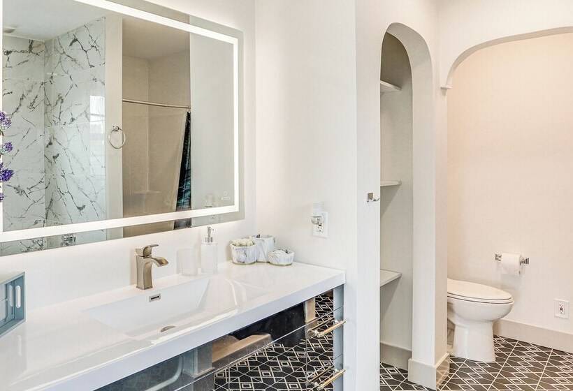 1 Mi To Downtown: New Albany Home W/ Yard