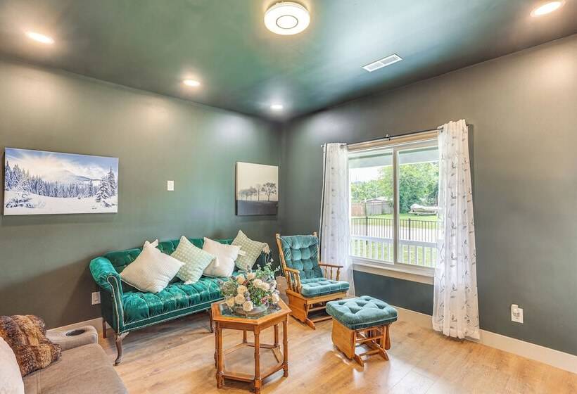 1 Mi To Downtown: New Albany Home W/ Yard