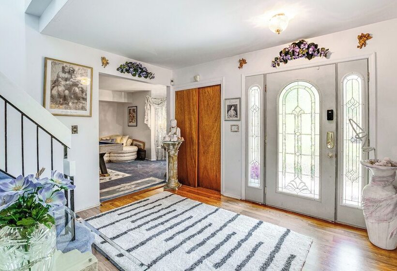 Spacious Old Bridge Home ~ 10 Mi To Jersey Shore!