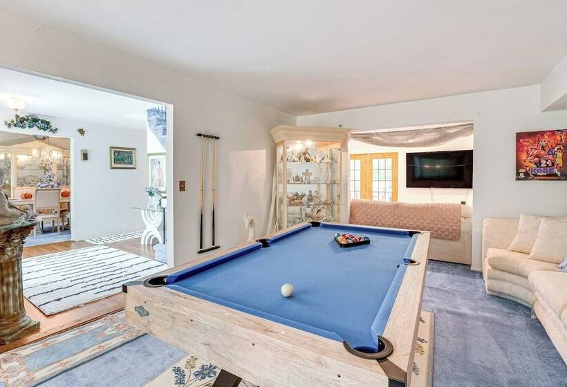 Spacious Old Bridge Home ~ 10 Mi To Jersey Shore!