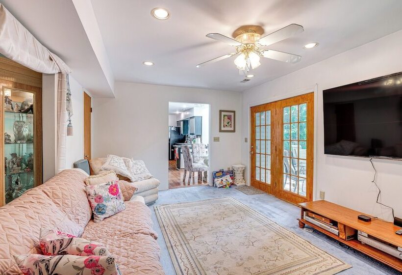 Spacious Old Bridge Home ~ 10 Mi To Jersey Shore!