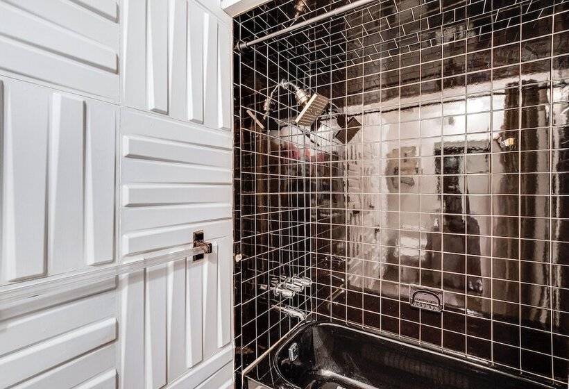 Spacious Old Bridge Home ~ 10 Mi To Jersey Shore!