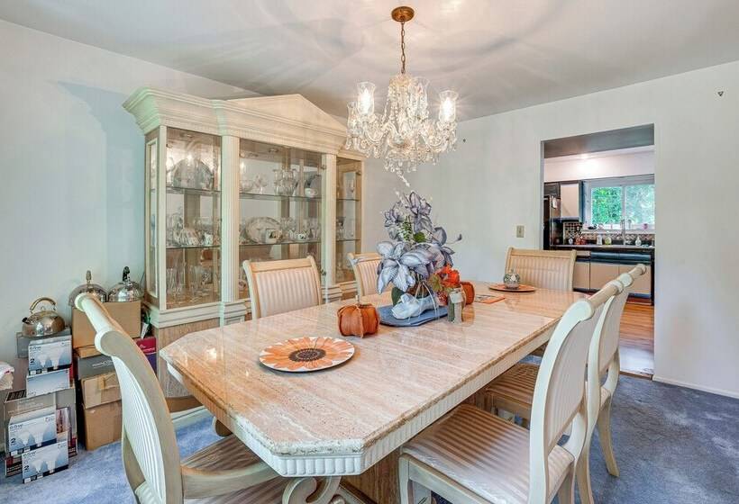 Spacious Old Bridge Home ~ 10 Mi To Jersey Shore!