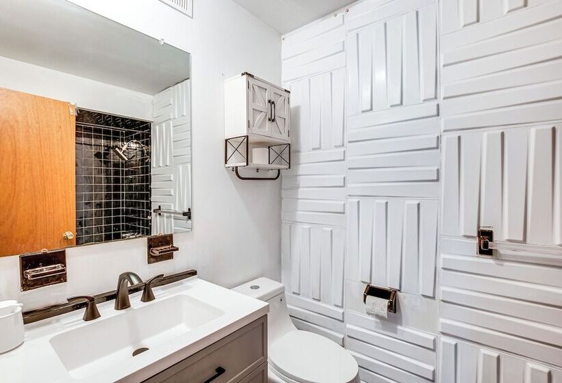 Spacious Old Bridge Home ~ 10 Mi To Jersey Shore!