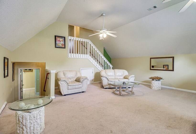 Spacious Richmond Hill Hideaway W/ Deck!