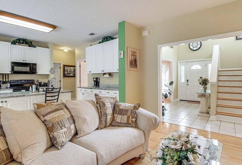 Spacious Richmond Hill Hideaway W/ Deck!