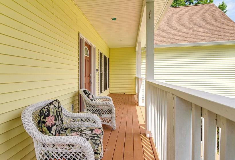Spacious Richmond Hill Hideaway W/ Deck!