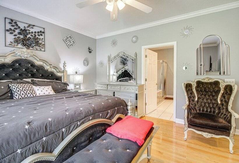 Spacious Richmond Hill Hideaway W/ Deck!