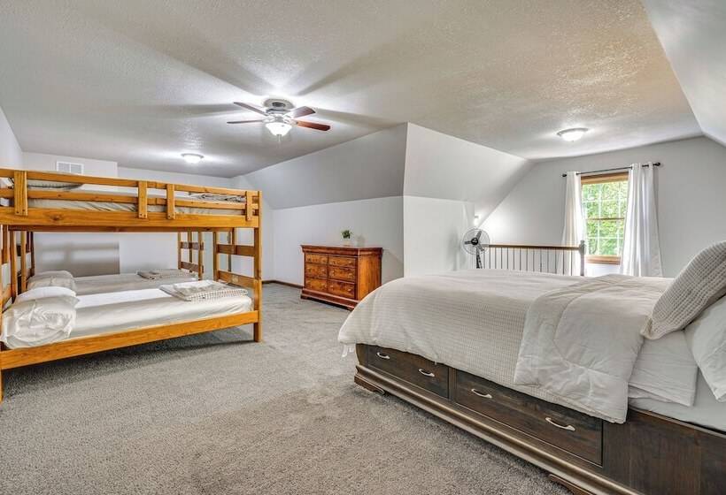 Spacious Thornville Home ~ 8 Mi To Buckeye Lake!