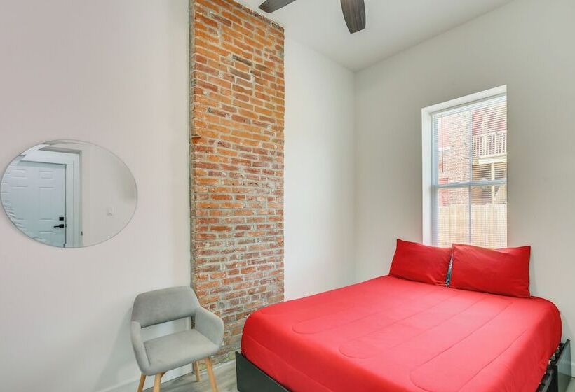 St Louis Home W/ Deck, Outdoor Bar & Grill!