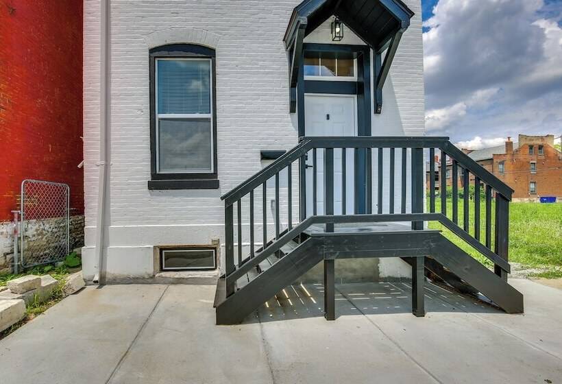 St Louis Home W/ Deck, Outdoor Bar & Grill!