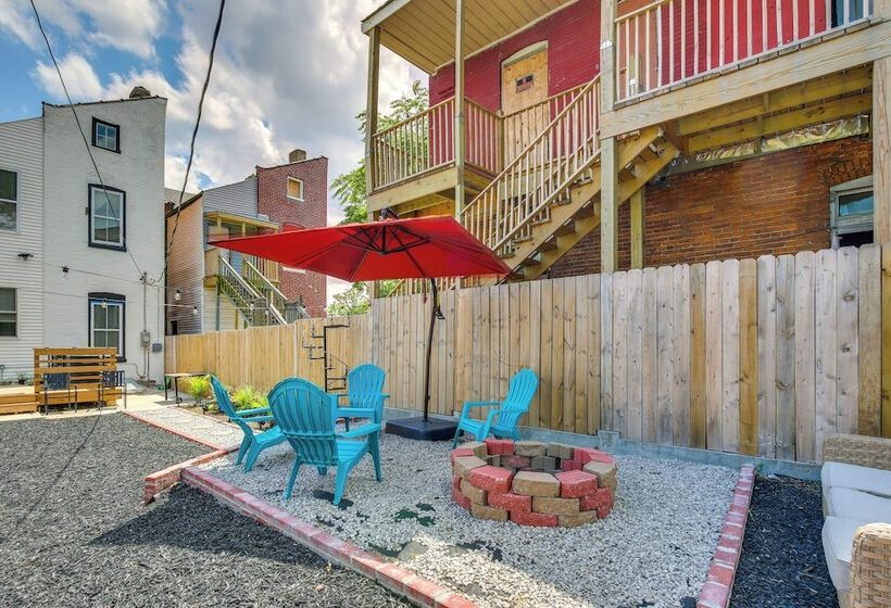 St Louis Home W/ Deck, Outdoor Bar & Grill!