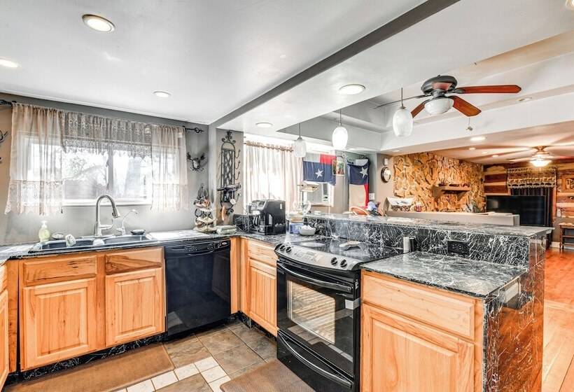 Statesville Cottage W/ Gas Grill Near Union Grove!