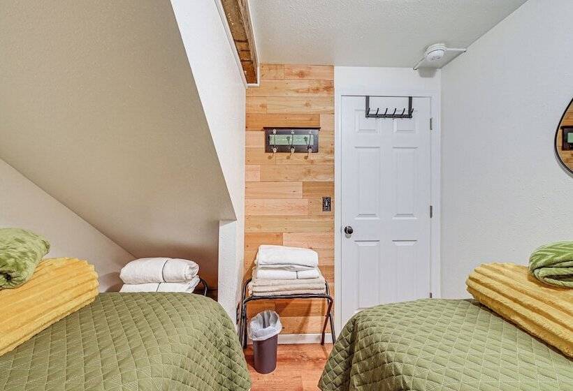 Sterling Home W/ Patio, Bbq Grill & Fire Pit!