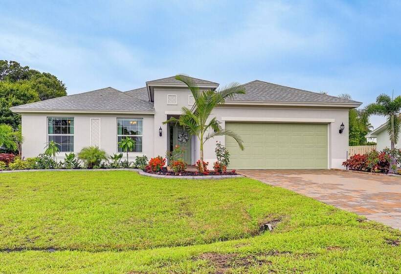 Stylish Port St Lucie Home W/ Hot Tub + Game Room!