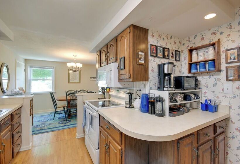 Syracuse Home W/ Fenced Yard < 1 Mi To Westcott St