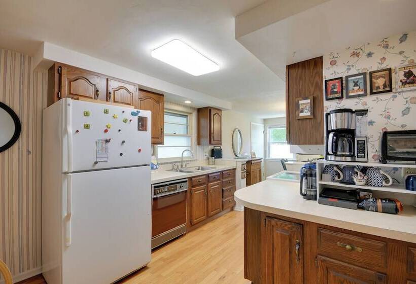 Syracuse Home W/ Fenced Yard < 1 Mi To Westcott St