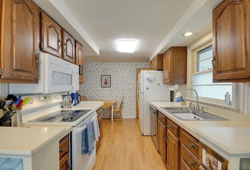 Syracuse Home W/ Fenced Yard < 1 Mi To Westcott St