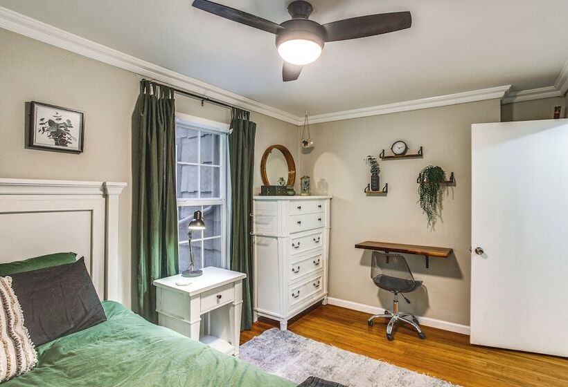 Tacoma Retreat W/ Fire Pit   Walk To Lake Access!