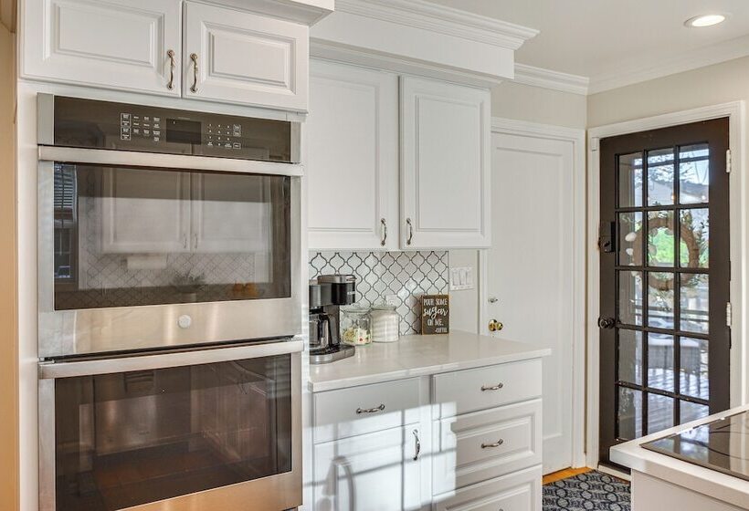 Tacoma Retreat W/ Fire Pit   Walk To Lake Access!