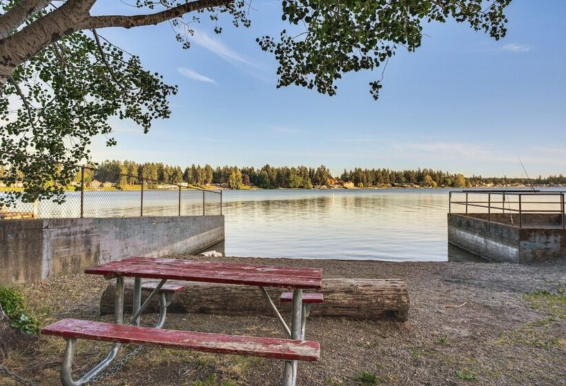 Tacoma Retreat W/ Fire Pit   Walk To Lake Access!