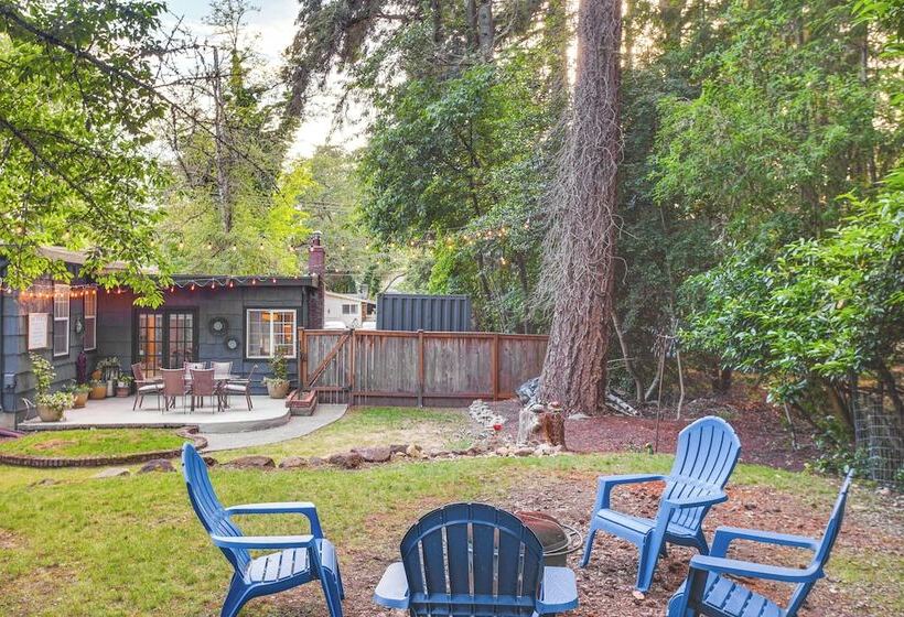 Tacoma Retreat W/ Fire Pit   Walk To Lake Access!