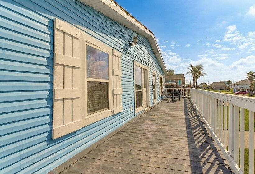 Walk To Beach & State Park: Texas Gulf Coast Home