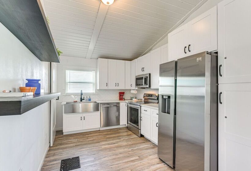 Walk To Beach & State Park: Texas Gulf Coast Home