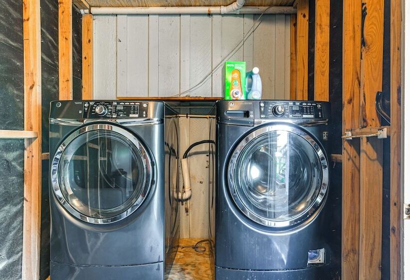 Walk To Beach & State Park: Texas Gulf Coast Home