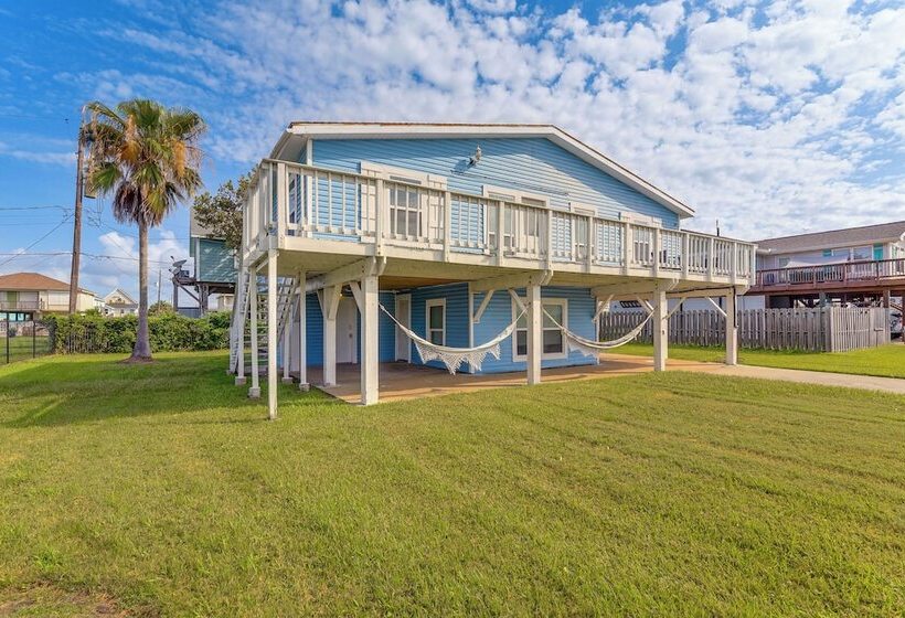 Walk To Beach & State Park: Texas Gulf Coast Home