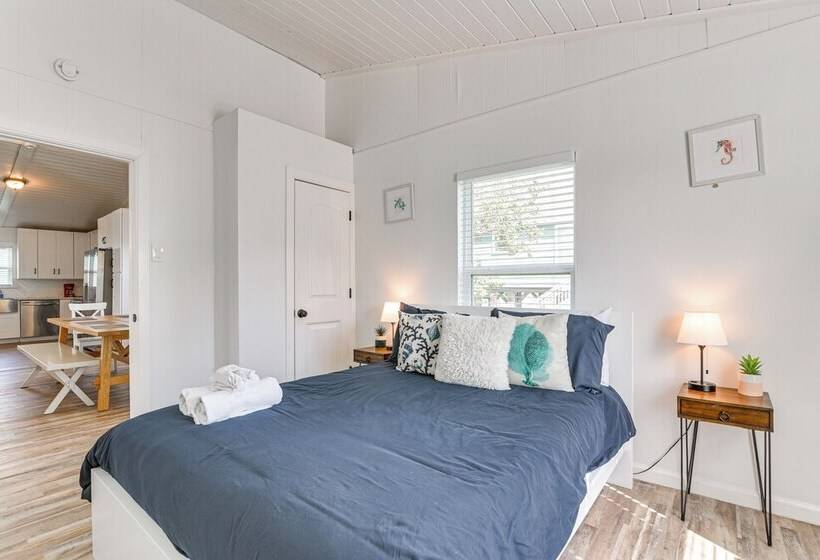 Walk To Beach & State Park: Texas Gulf Coast Home