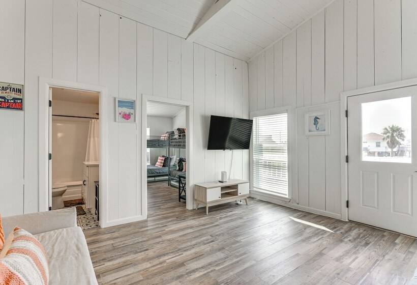 Walk To Beach & State Park: Texas Gulf Coast Home